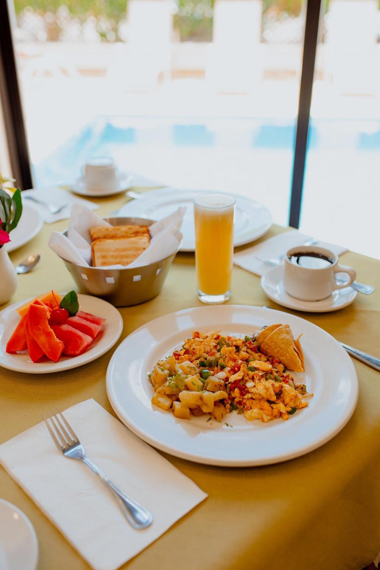 Hotel Plaza Кампече Екстериор снимка